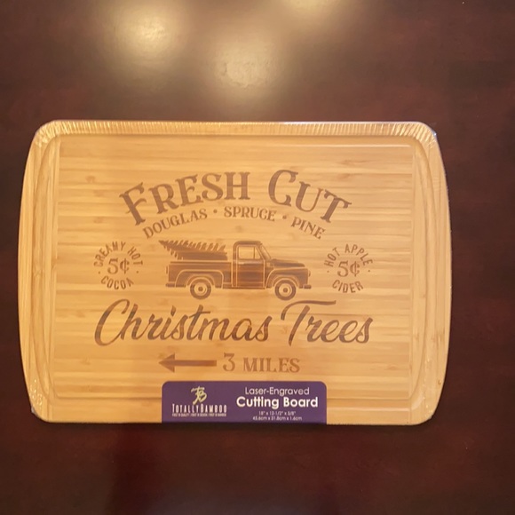 **SOLD**HOLIDAY BAMBOO CUTTING BOARD - Picture 2 of 13